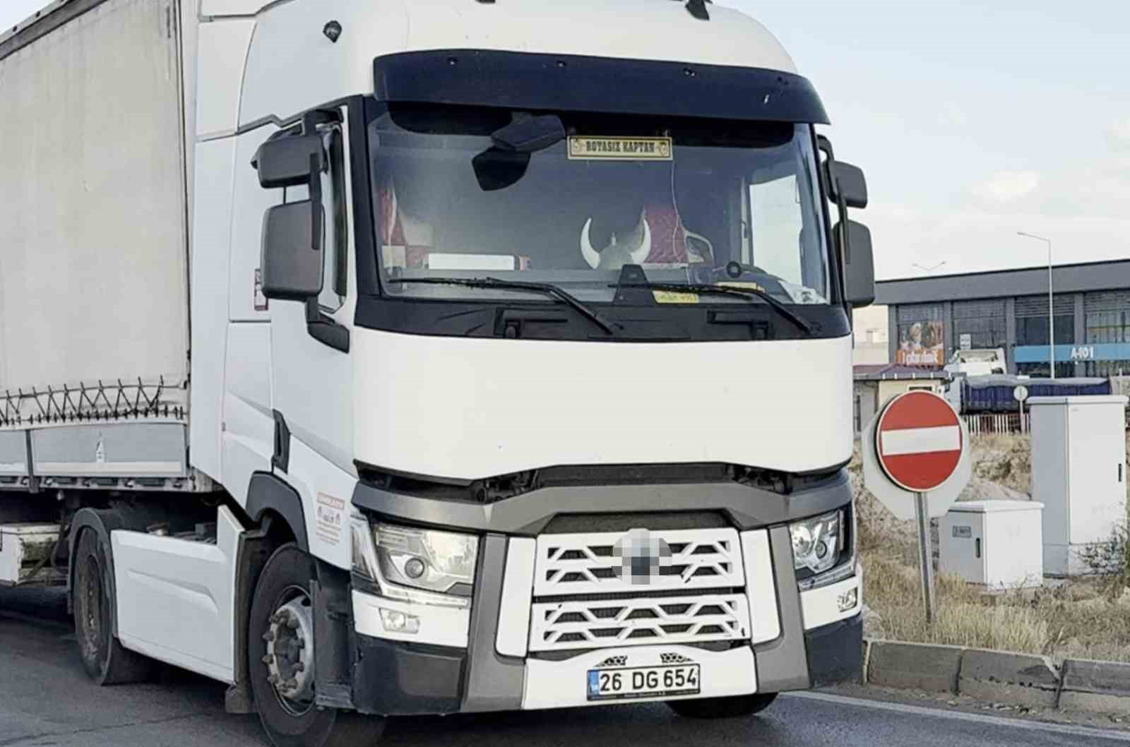 Aksaray’da otomobil ile tır çarpıştı: 3 yaralı