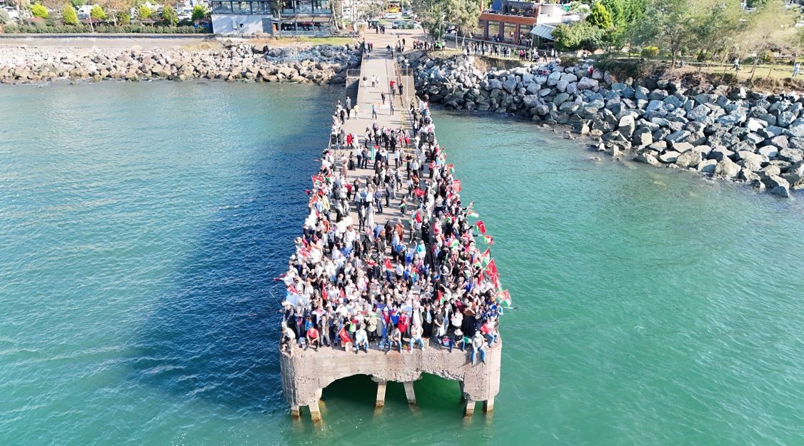 Gazze için tekne ile denize açıldılar