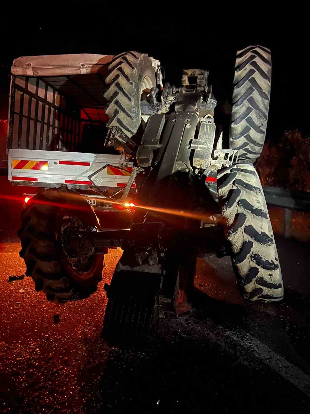 Mardin’de kamyonet ile traktör çarpıştı: 2 yaralı