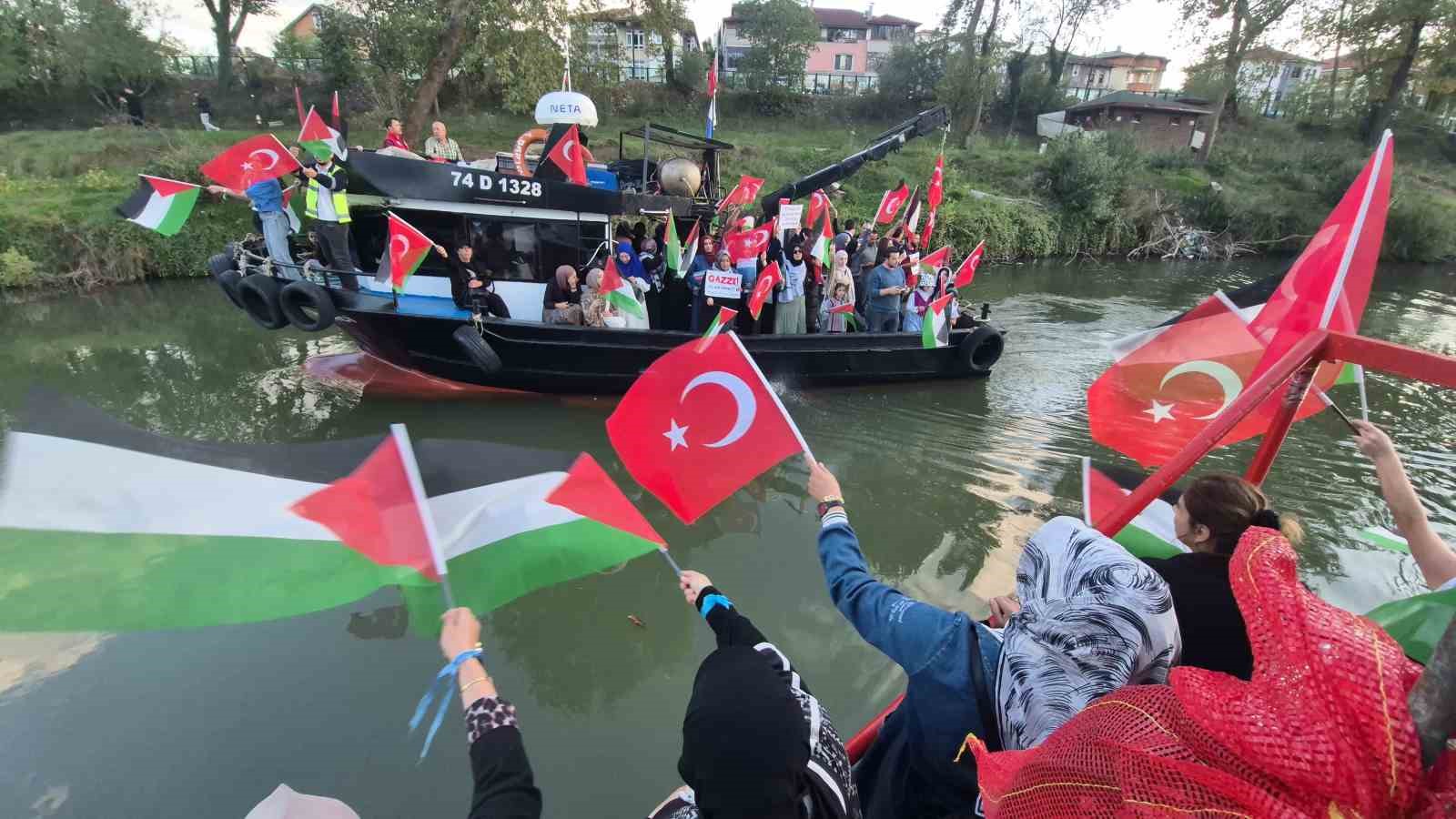 Sumud Filosu’na ve Filistin’e destek için teknelerle Bartın Irmağı’na açıldılar