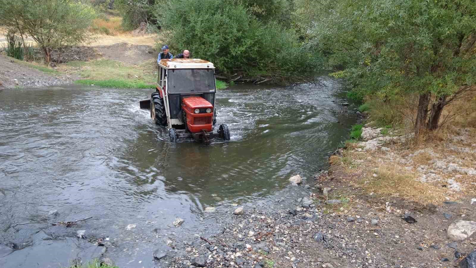 Kütahya’da köy sakinleri köprü istiyor