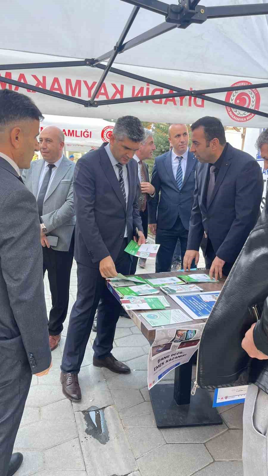 Diyadin’de "Bağımlılıkla Mücadele" farkındalık standı kuruldu