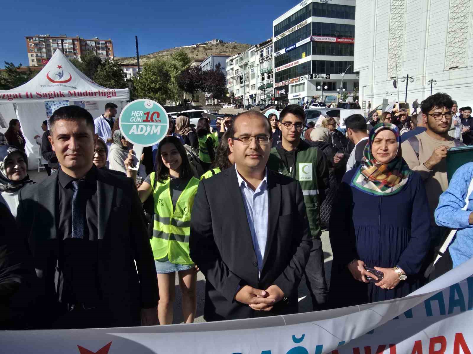 Sağlık için 10 bin adım attılar
