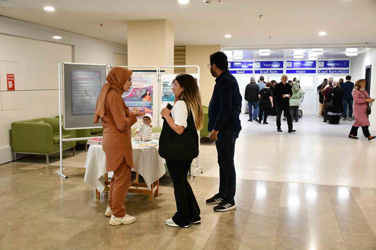 Üniversitede anne sütünün önemi anlatıldı

