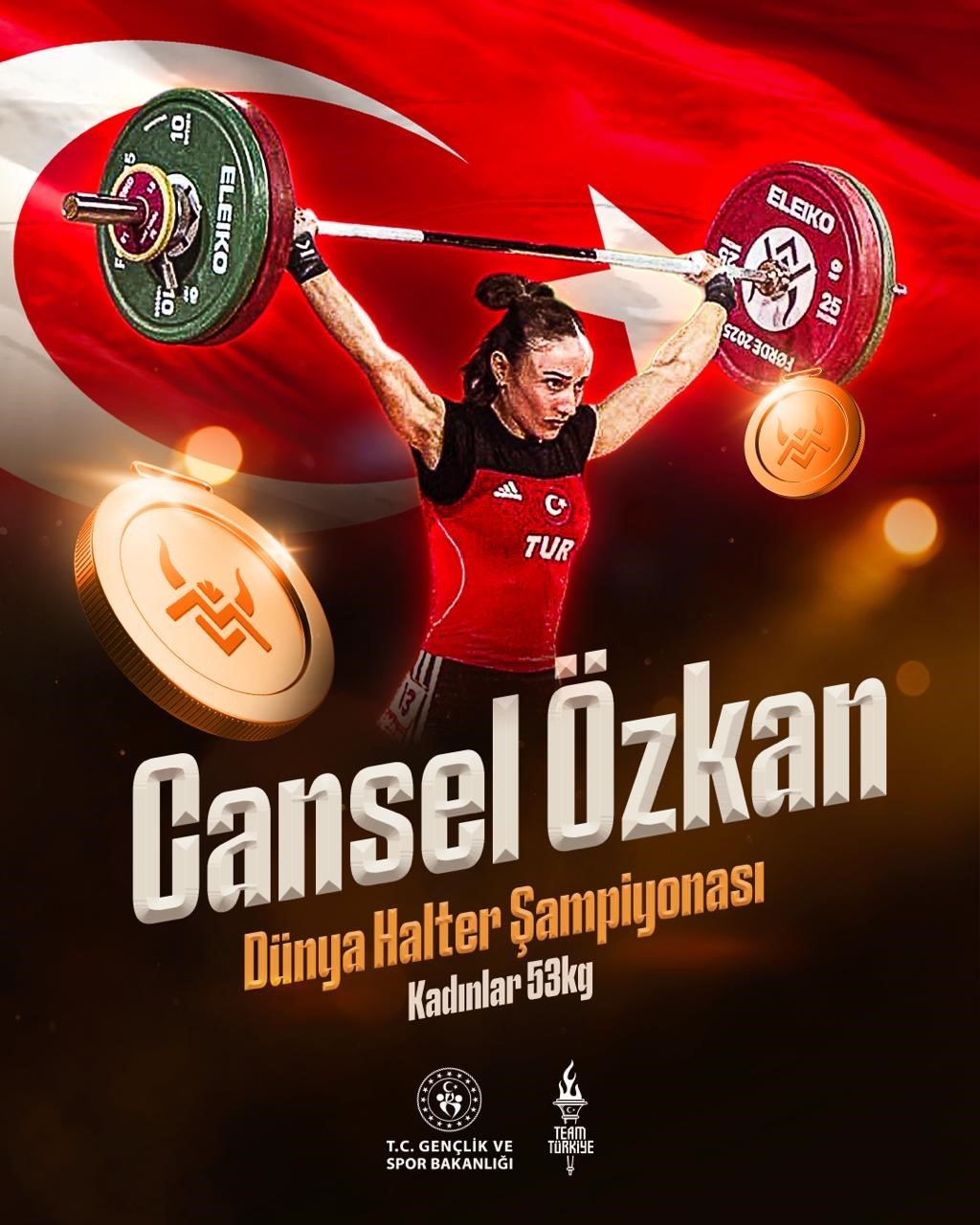 Niğdeli sporcu d&uuml;nya &uuml;&ccedil;&uuml;nc&uuml;s&uuml; oldu
