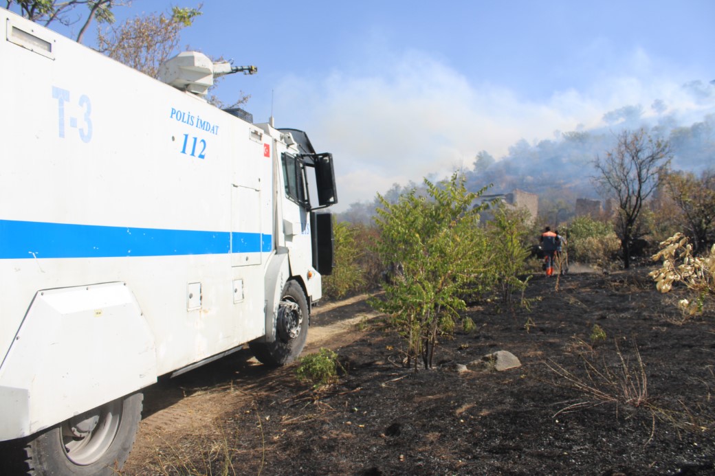 Patlıcan közlerken ormanı yaktılar