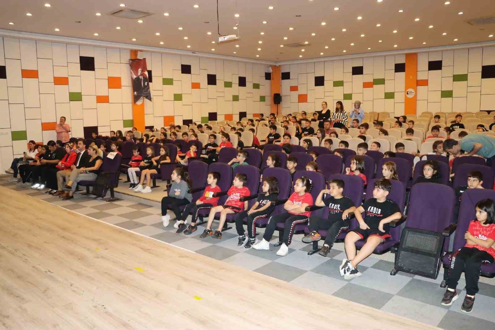 Şanlıurfa&rsquo;da minik kalplere hayvan sevgisi aşılandı
