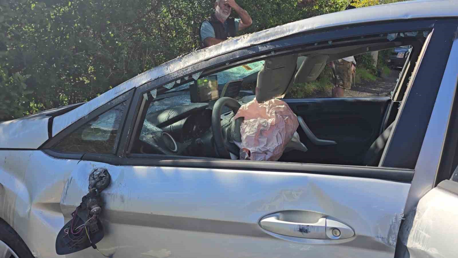 Kontrolden &ccedil;ıkan otomobil takla attı; anne ve &ccedil;ocuğu yaralandı
