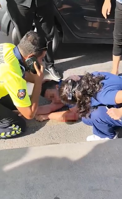 Otomobilin çarptığı polis memuru yaralandı