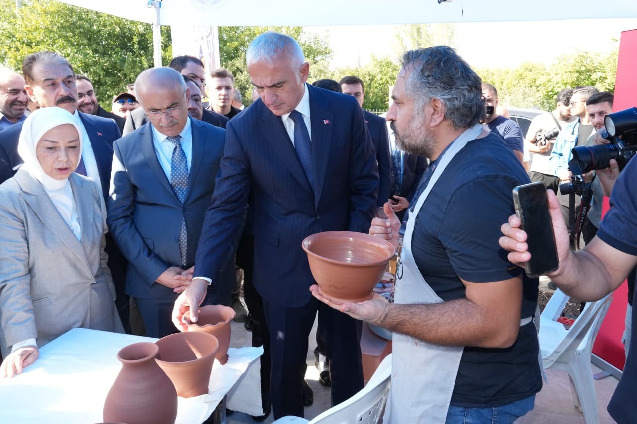 Bakan Ersoy: "Arslantepe, insanlık tarihinde devletleşme sürecine ışık tutan eşsiz bir merkezdir"
