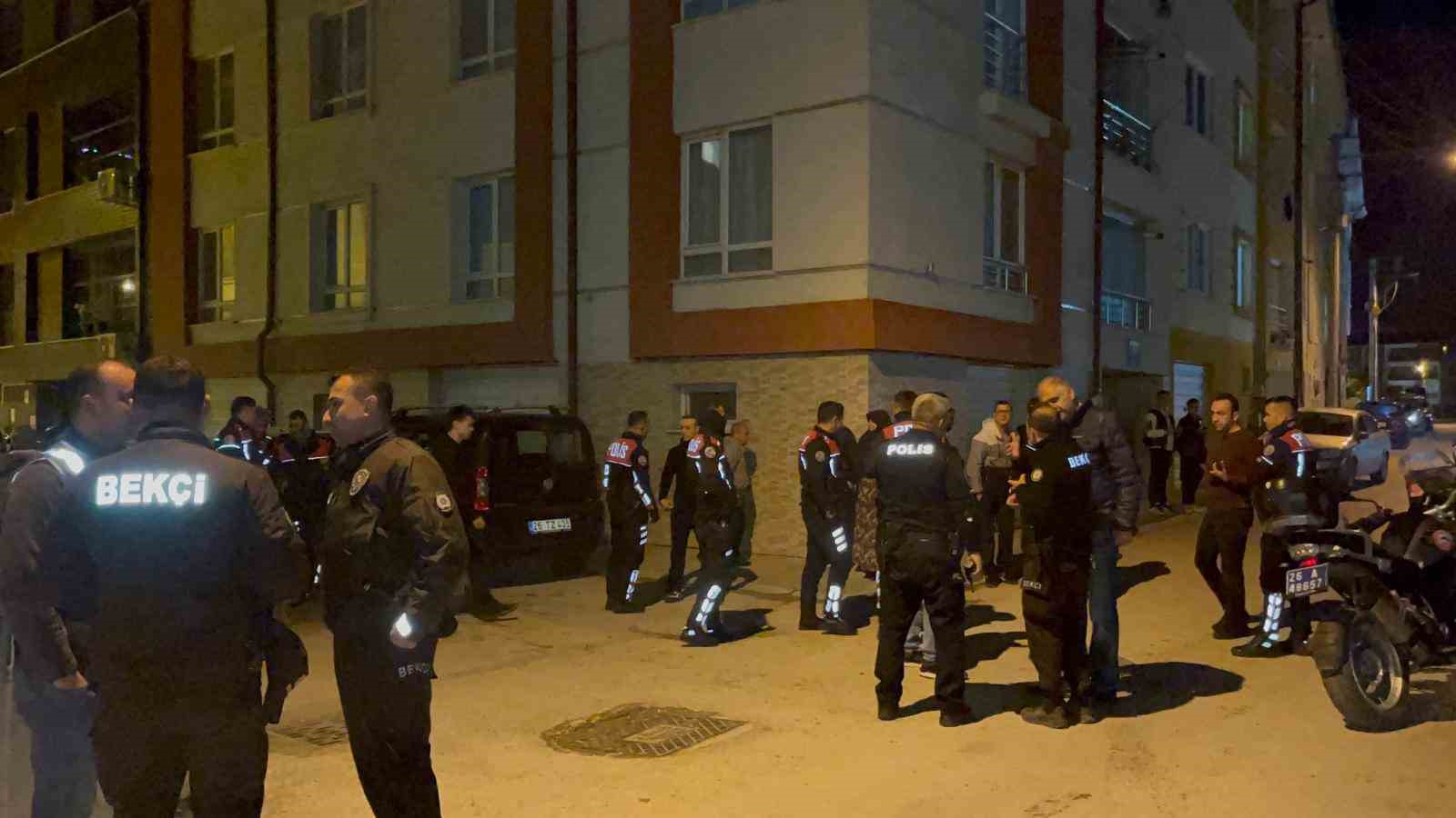 Eskişehir&rsquo;de bek&ccedil;iye balta &ccedil;ektiği iddia edilen ş&uuml;pheli g&ouml;zaltına alındı
