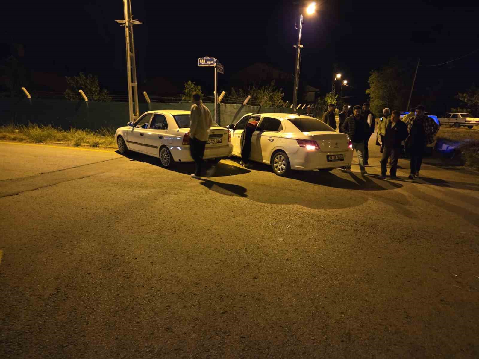 Ankara’da iki otomobil kafa kafaya çarpıştı: 2 yaralı