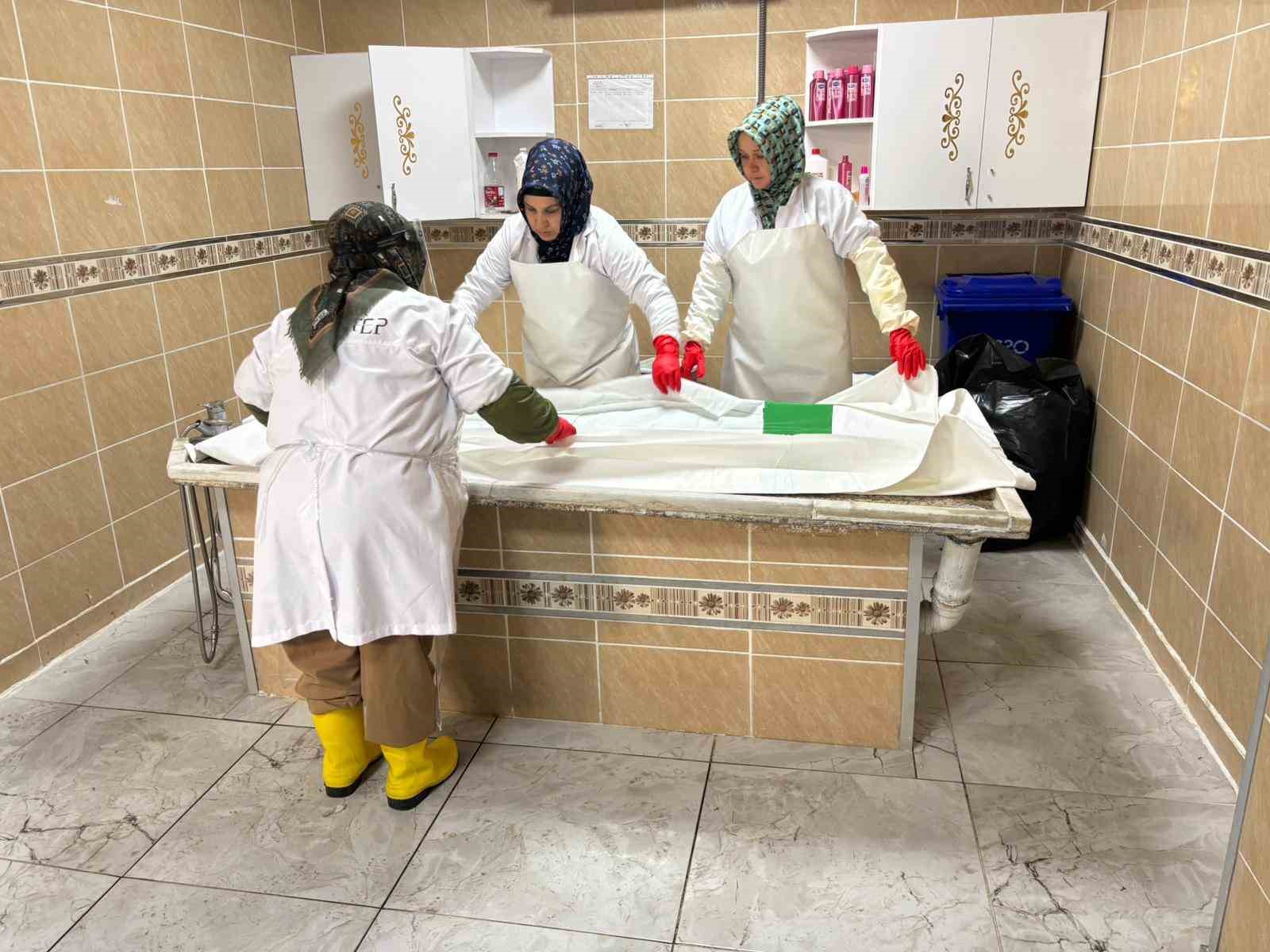 Duyunca herkesin irkildiği mesleklerini severek yapıyorlar