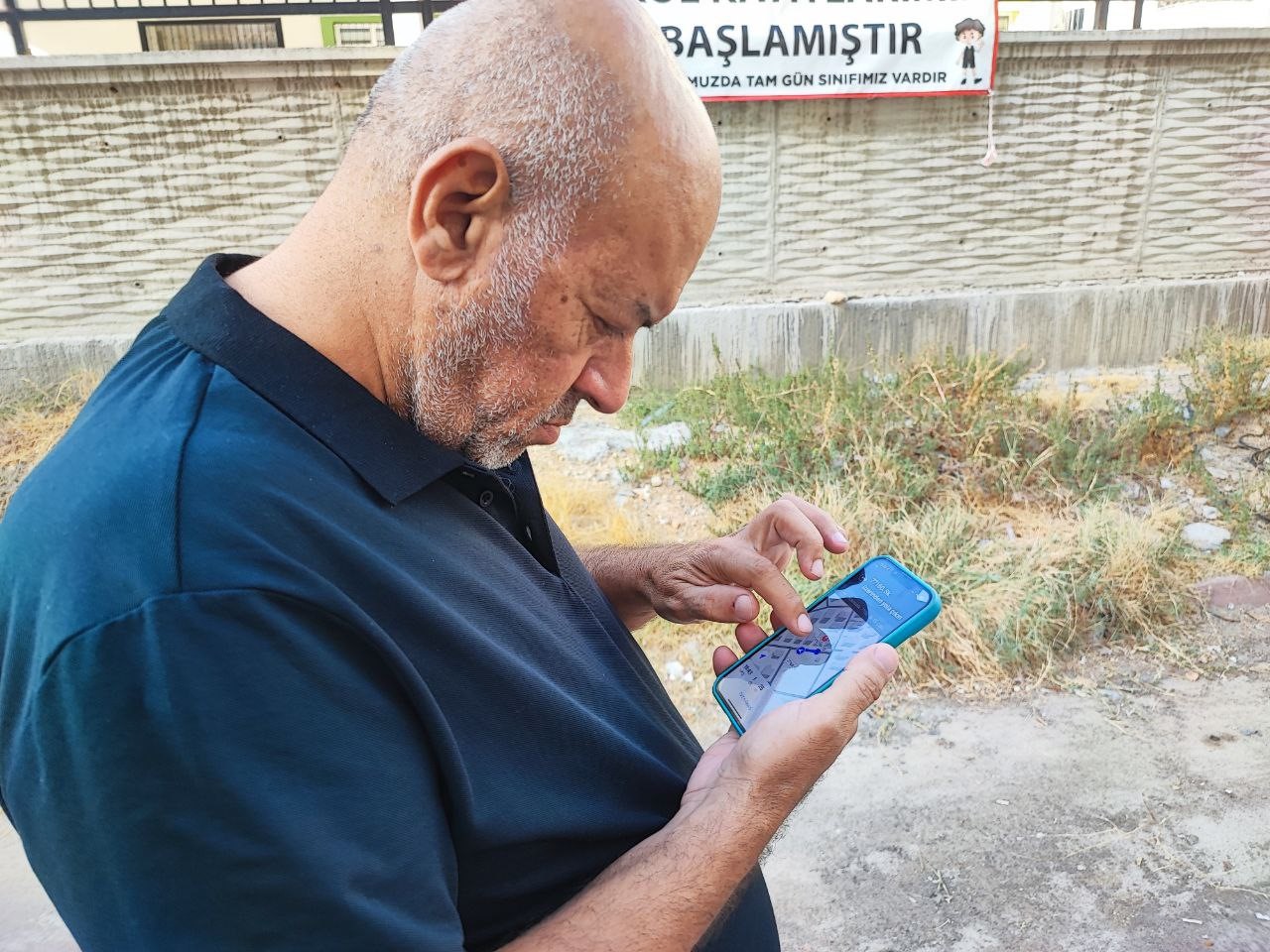 Dedektif gibi iz sürdü, çalınan telefonunun yerini 15 ay sonra buldu