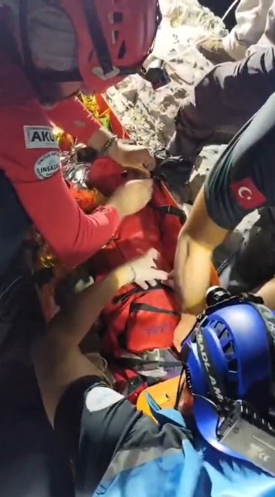 Alanya’da mağarada mahsur kalan 2 çocuk kurtarıldı