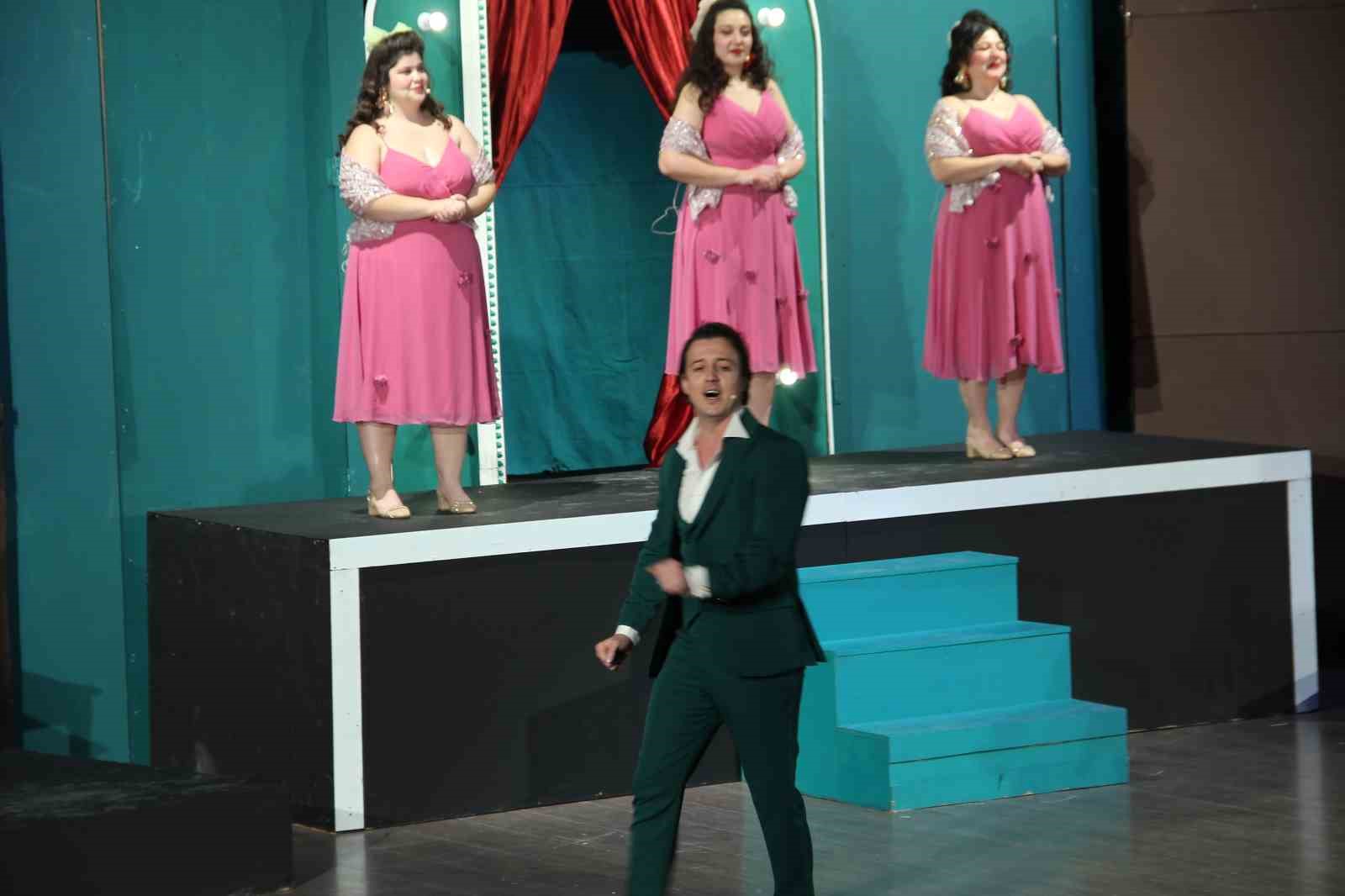 98 yaşındaki Haldun Dormen, ’Hisseli Harikalar Kumpanyası’ ile rekor kırdı