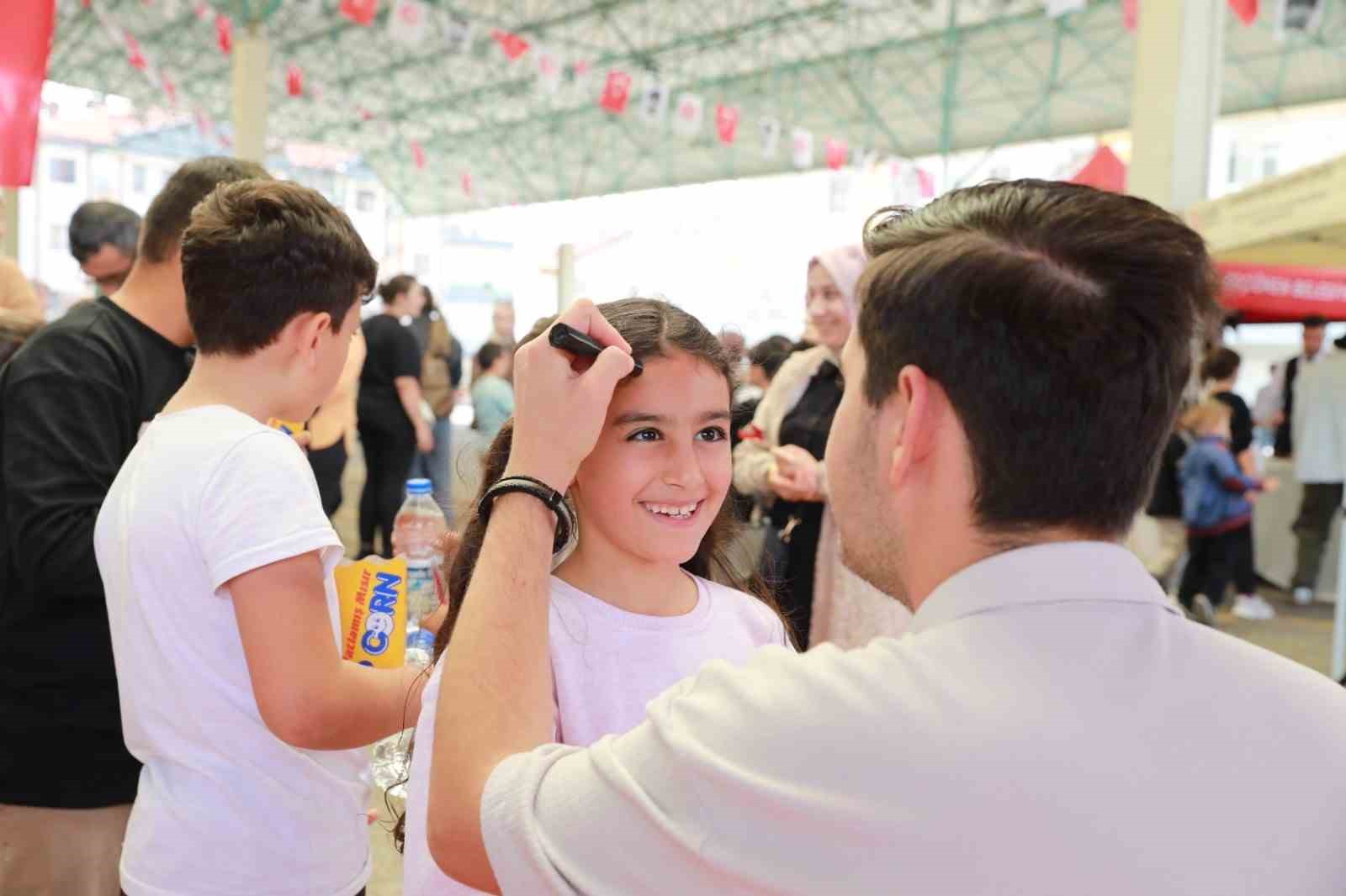 Unutulmaya yüz tutan sokak oyunları ’Sokak Oyunları Festivali’nde canlandı
