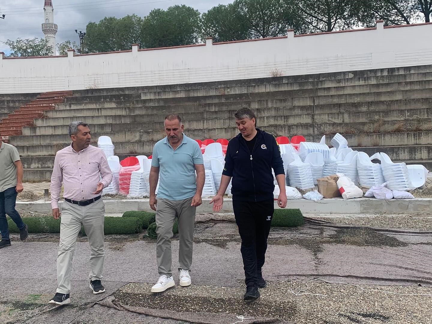 Kuyucak İlçe Stadyumu yenileme çalışmaları sürüyor