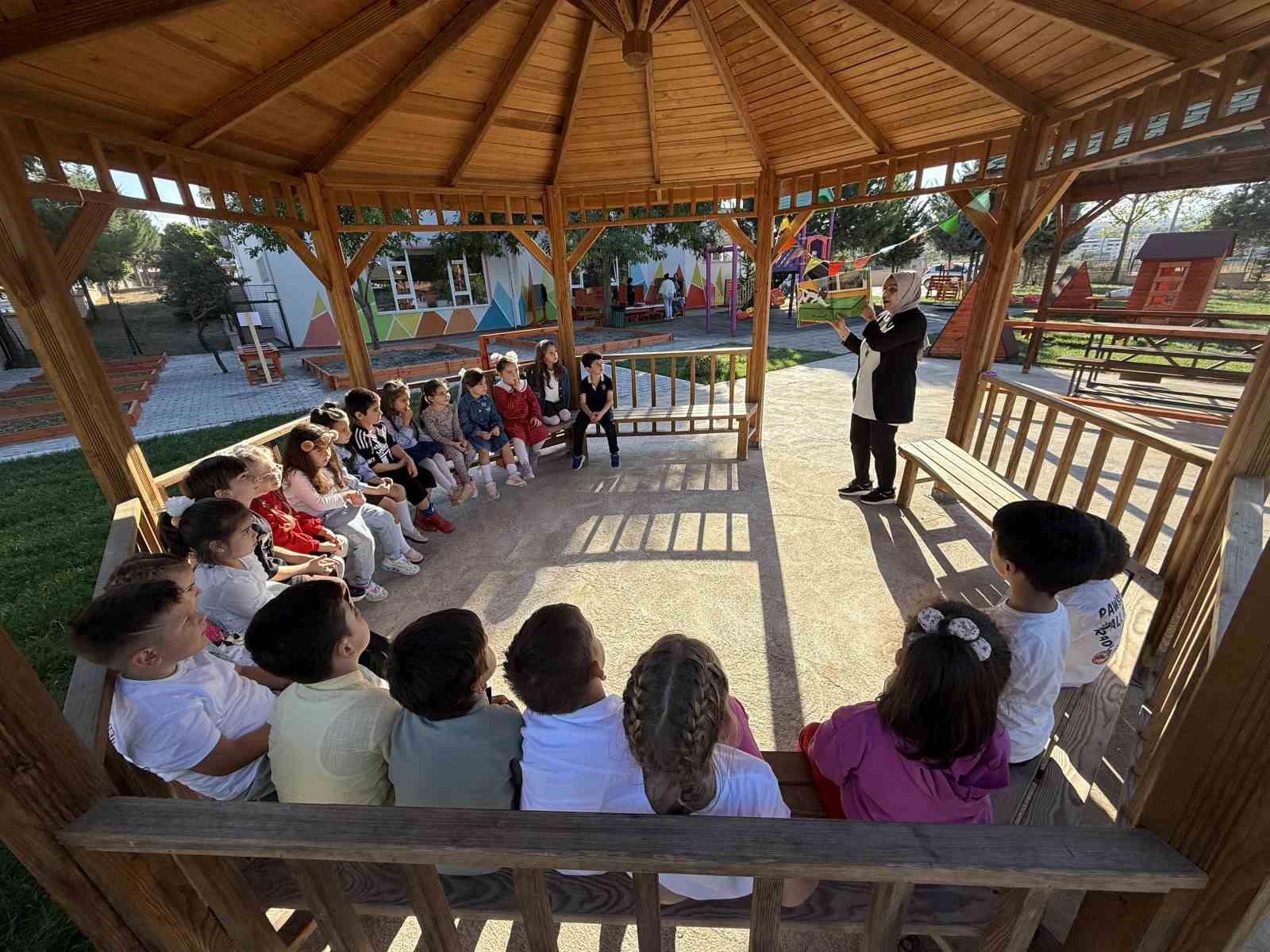 Erbaa’da okul bahçesi sınıfa dönüştü: Minikler doğayla öğreniyor