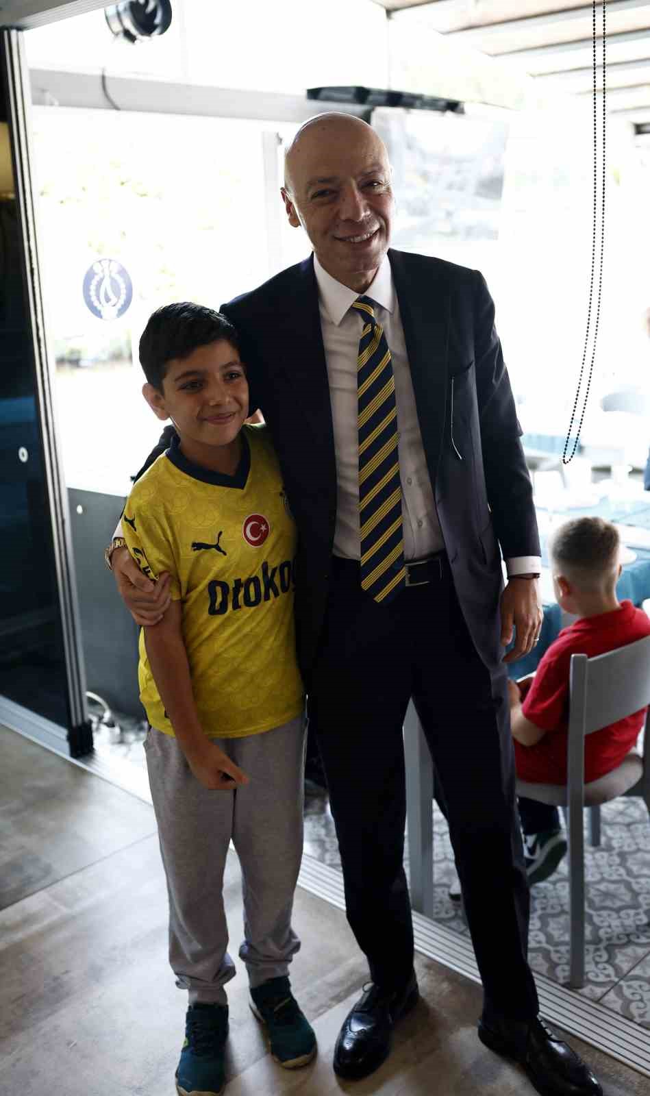 Fenerbahçe, gittiği deplasmanlardaki okullara kırtasiye malzemesi desteği verecek