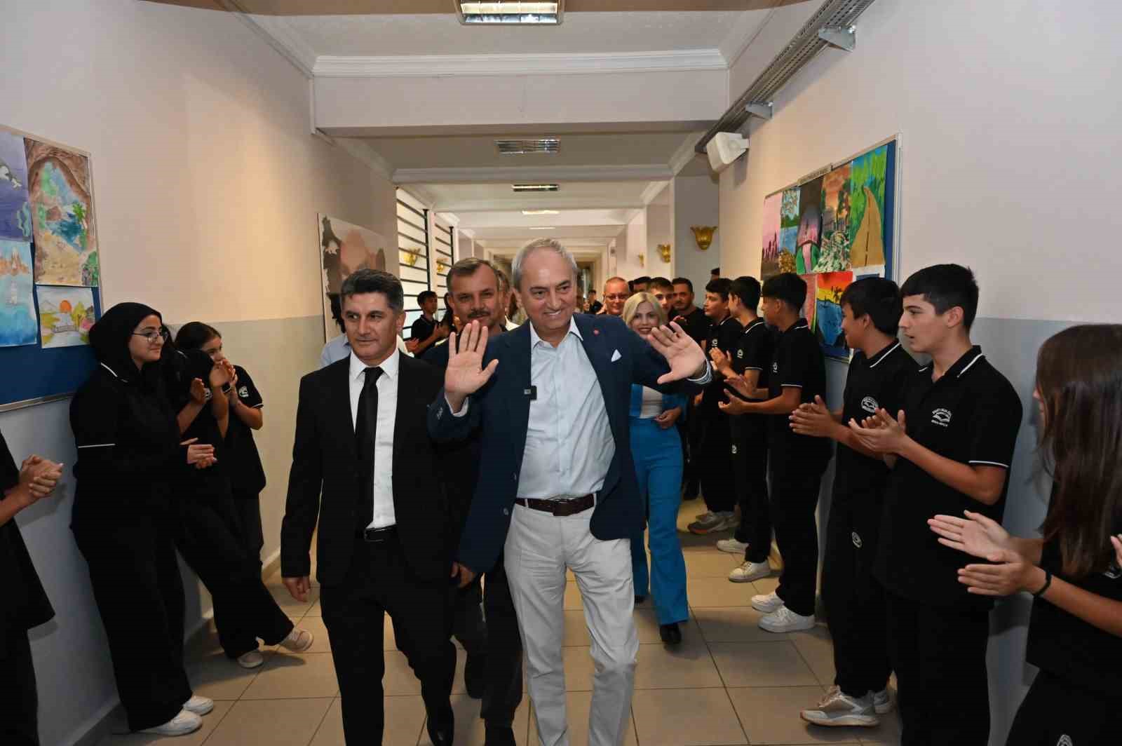 Kepez Belediyesi&rsquo;nden Şehit Celal &Ouml;zcan Anadolu Lisesi&rsquo;ne m&uuml;zik sınıfı
