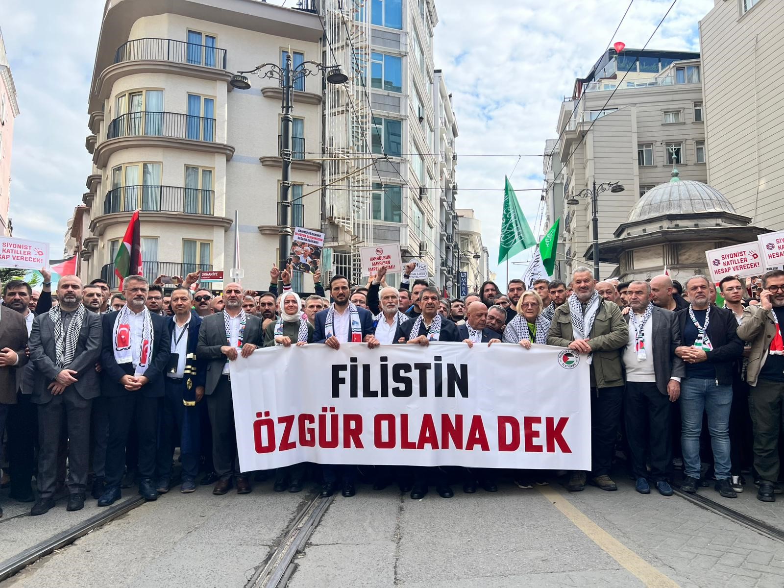 İstanbul’da Filistin’e destek yürüyüşü düzenlendi
