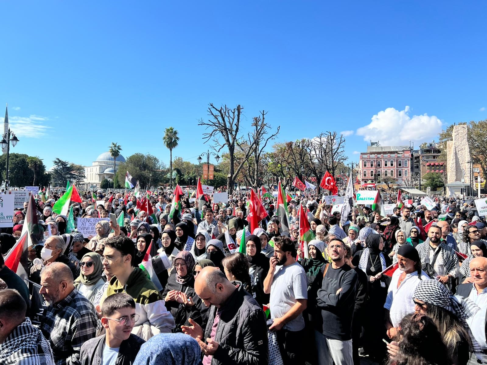 İstanbul’da Filistin’e destek yürüyüşü düzenlendi