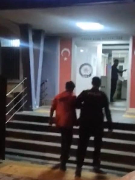 Park malzemelerine zarar veren &ccedil;ocuk yakalandı
