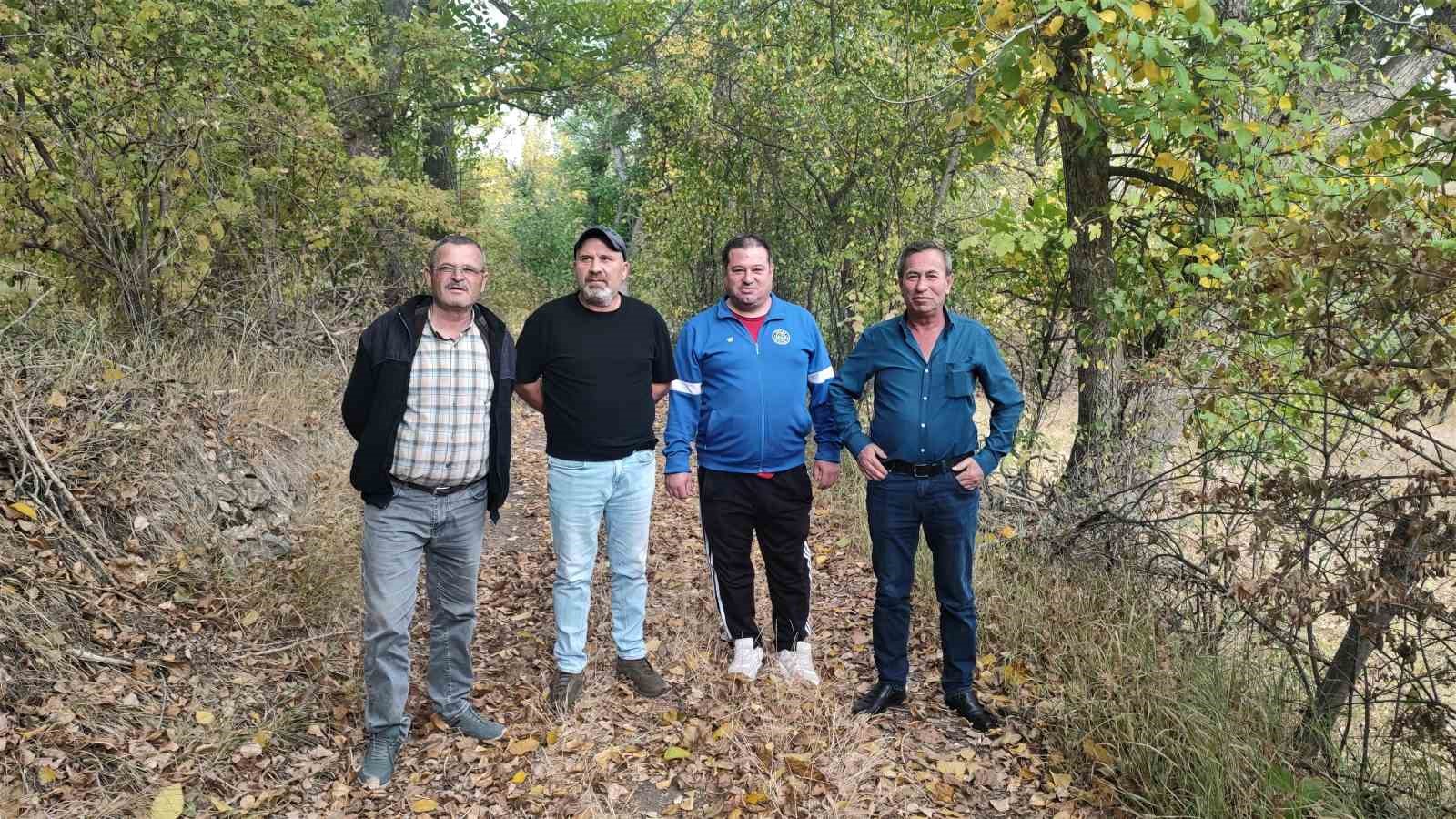 Doğa sonbaharla renklendi, kartpostallık manzara dronla görüntülendi