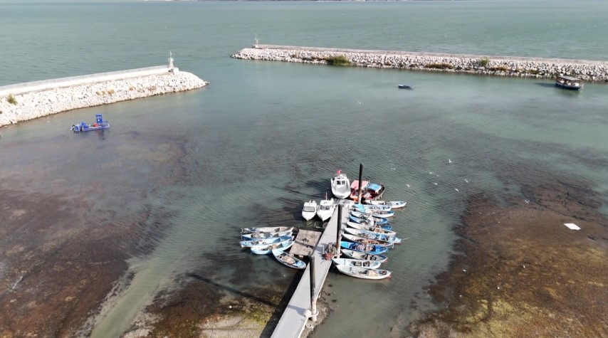Eğirdir Gölü’nde balıkçı tekneleri karaya oturdu, balıkçılık bitme noktasına geldi