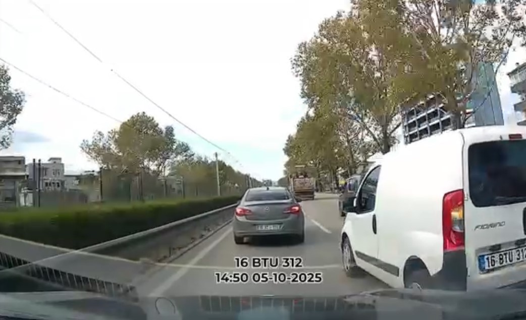 Makas anı kamerada...Kazaya ramak kaldı
