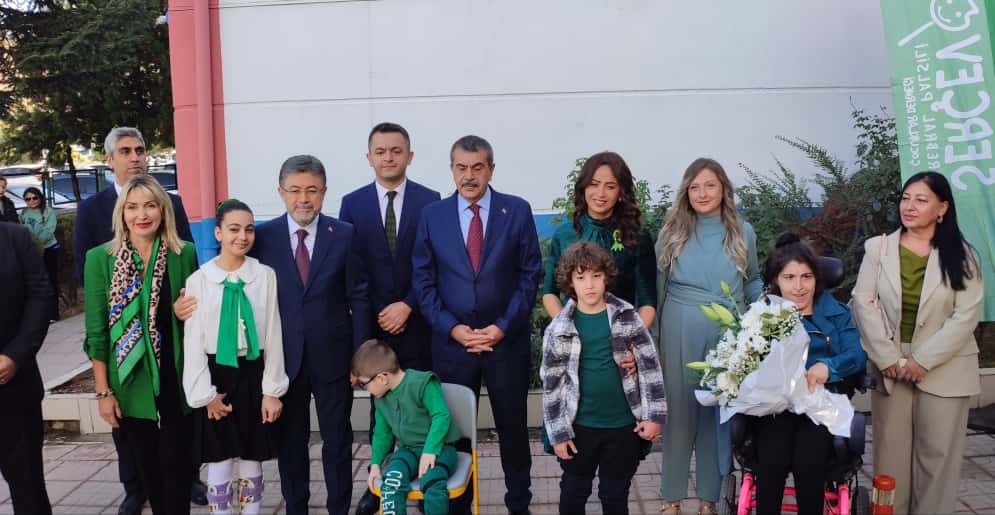 Bakan Tekin: "Hepimizin bir eksiği, bir engeli var"
