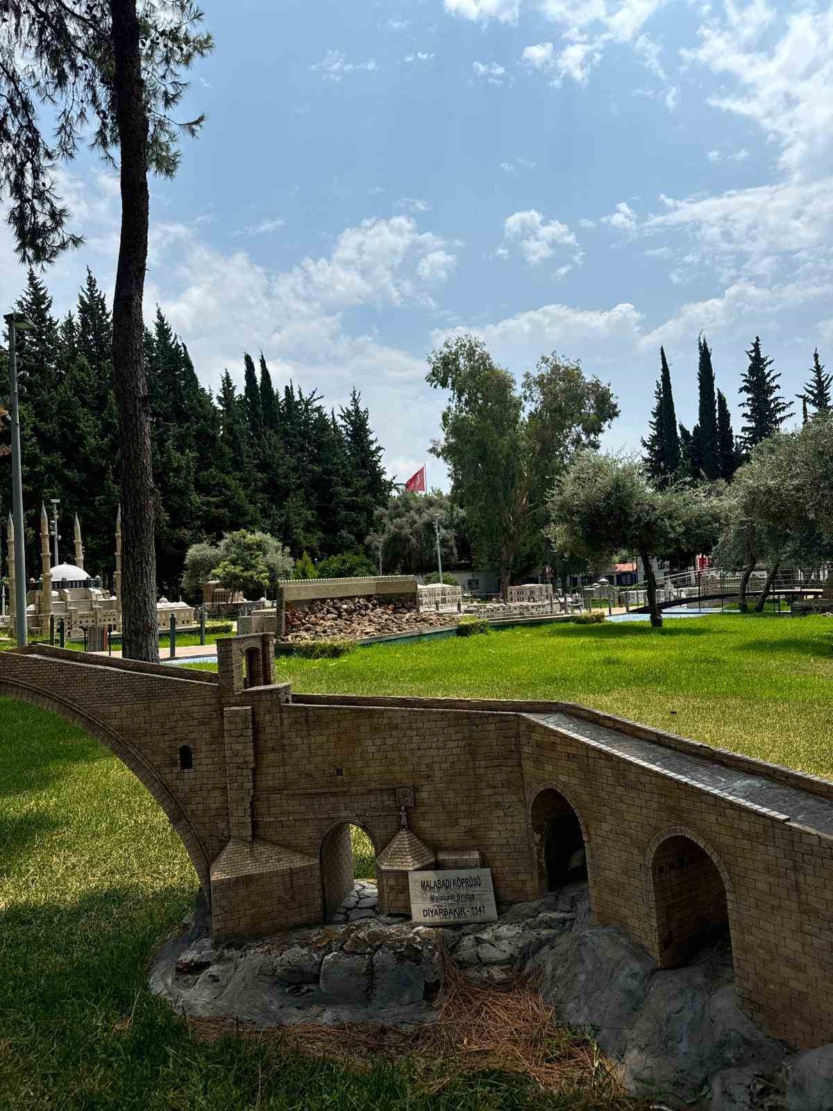 Türkiye’nin 81 ilindeki mimari eserler minyatürleriyle sergileniyor