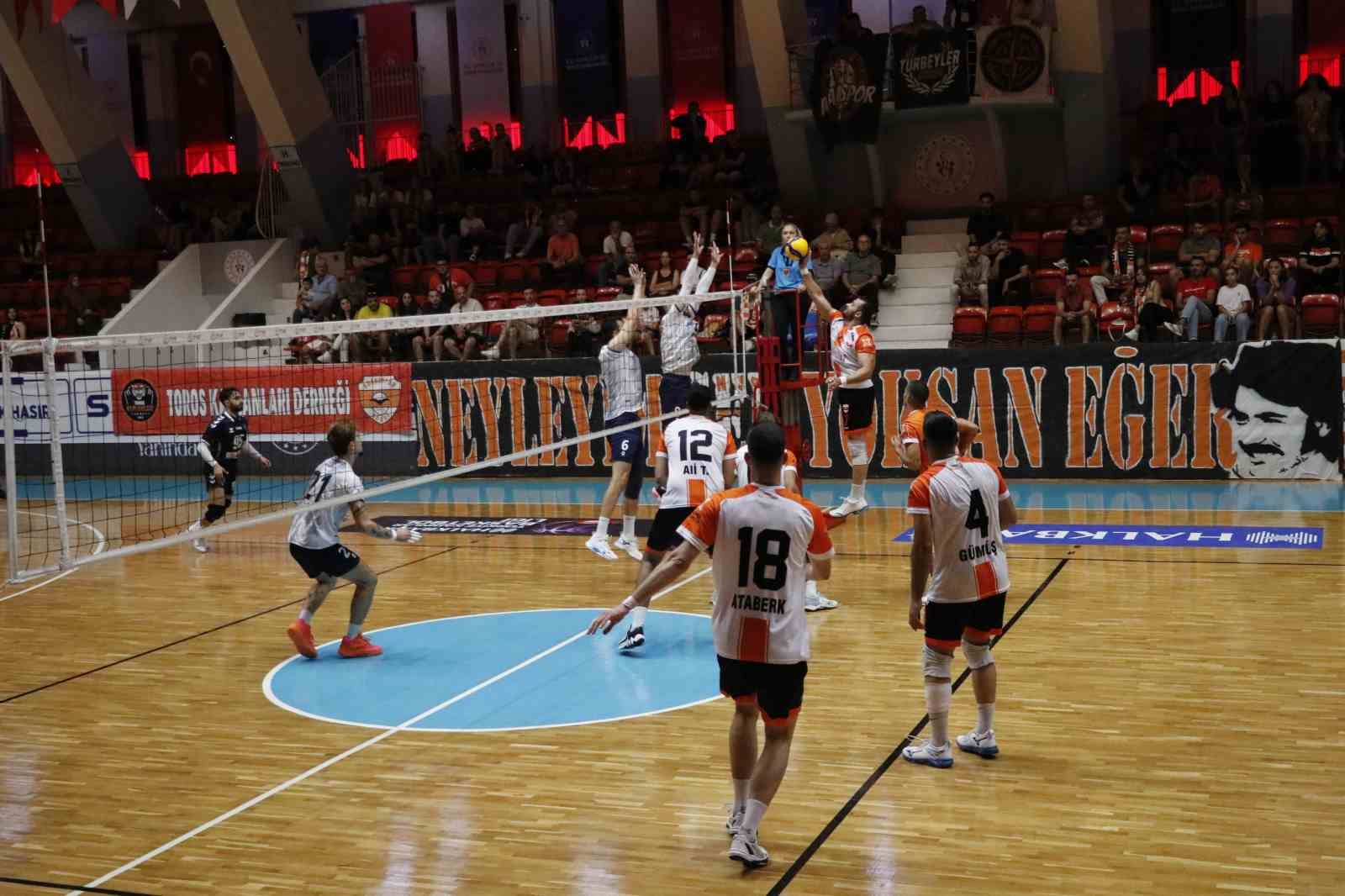 Düzce Belediyesi Spor Akademisi Voleybol Takımı deplasmandan mağlup döndü