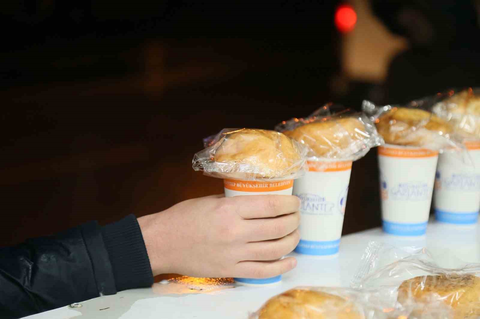 Büyükşehir, 40 noktada 15 bin kişiye çorba ikram hizmeti veriyor