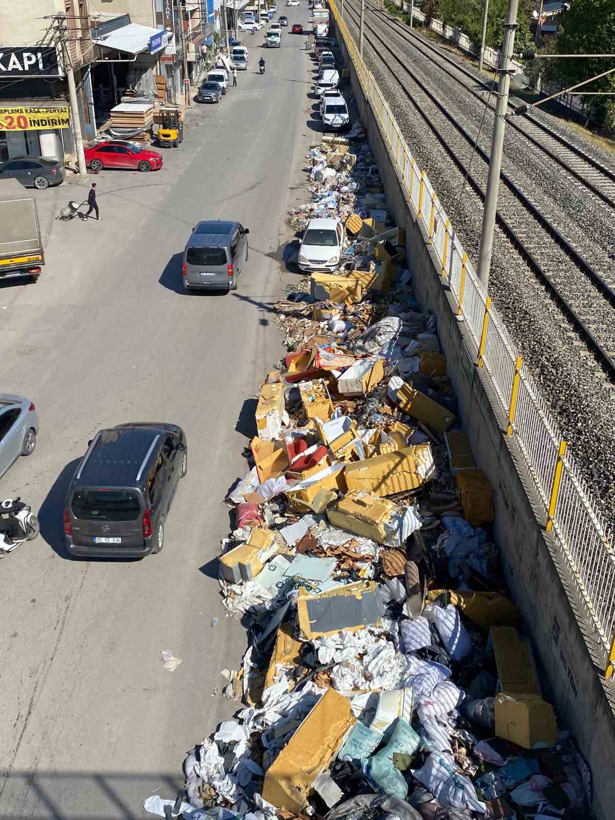 Grev bitti, Buca’nın çöp çilesi bitmedi