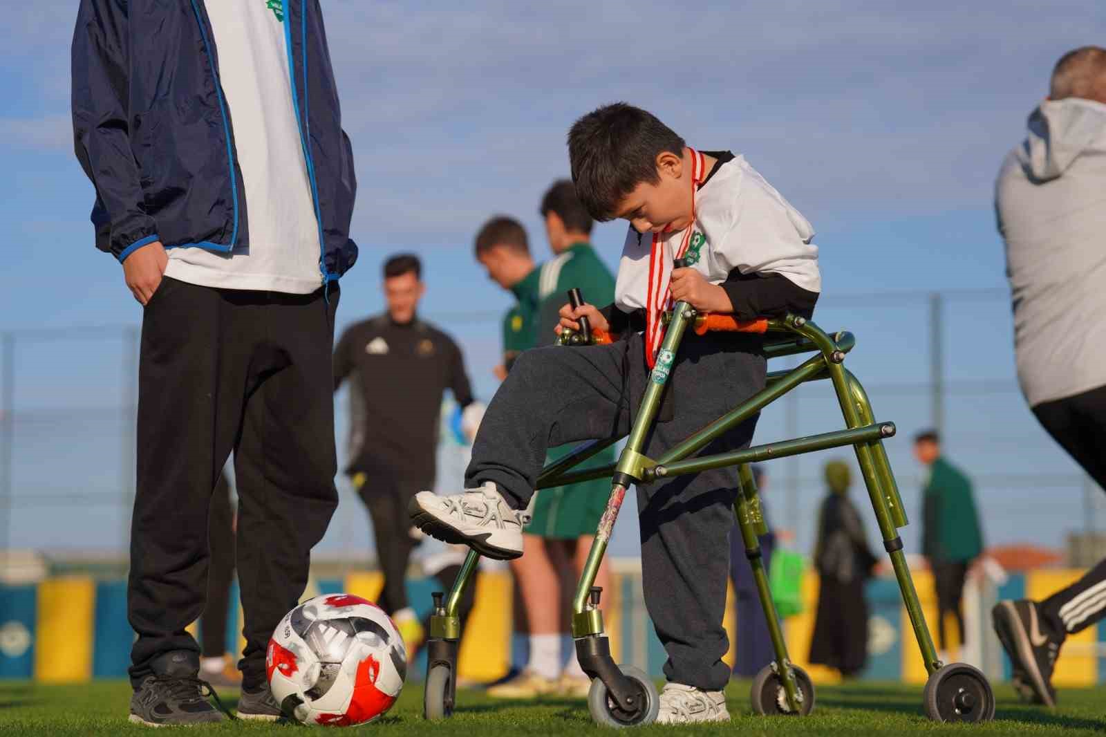 Engelleri yeşil sahada aştılar
