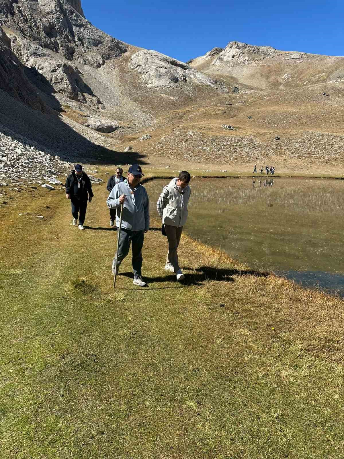 ‘Niğde Gençlerine Sahip Çıkıyor’ projesi kapsamında doğa yürüyüşü düzenlendi