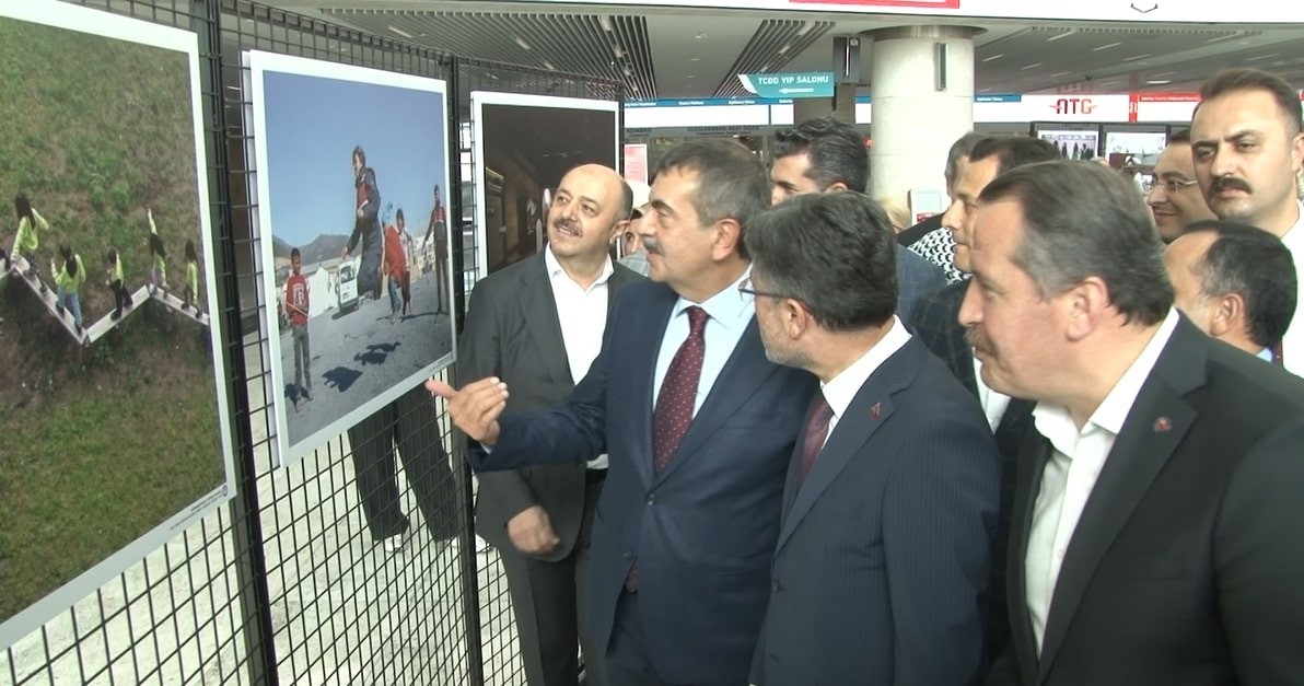 Bakan Tekin: "(Eğitim-&ouml;ğretim sisteminin d&uuml;ş&uuml;r&uuml;lmesi) Bunu karar mekanizmaları ile tartışacağız"
