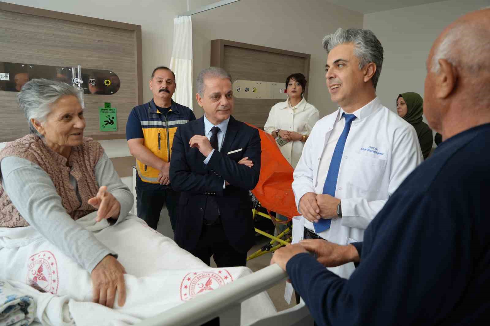 Erzincan’da taburcu edilen hastalar ihtiyaç halinde evlerine ambulansla ücretsiz götürülüyor