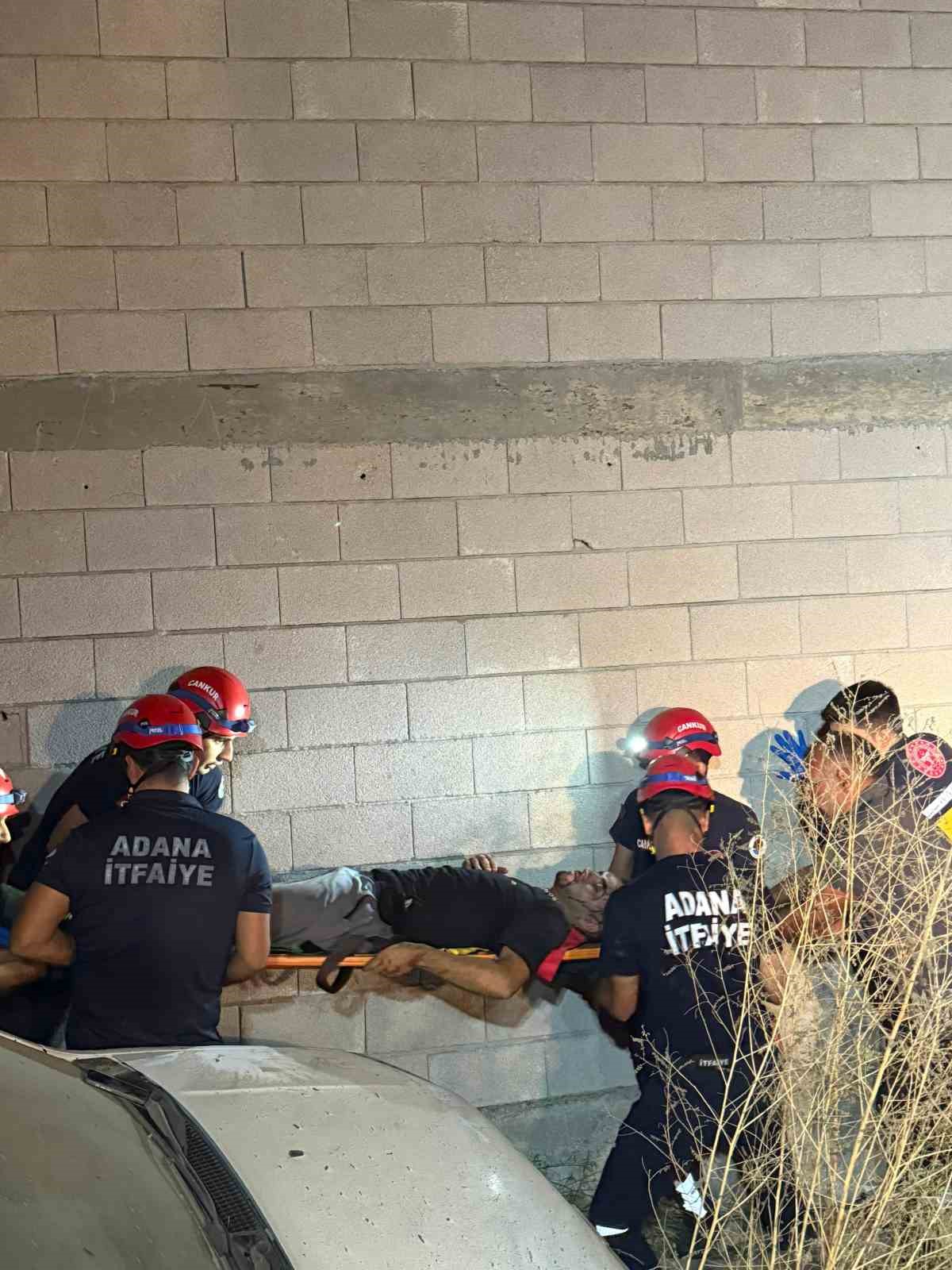 Adana&rsquo;da iki hafif ticari ara&ccedil; &ccedil;arpıştı: 1 &ouml;l&uuml;, 2 yaralı
