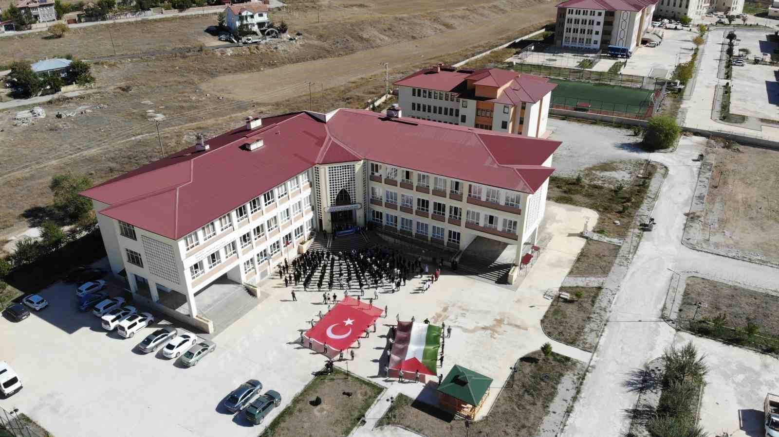 Bayburt’ta öğrencilerden Filistin ve Gazze için sessiz eylem
