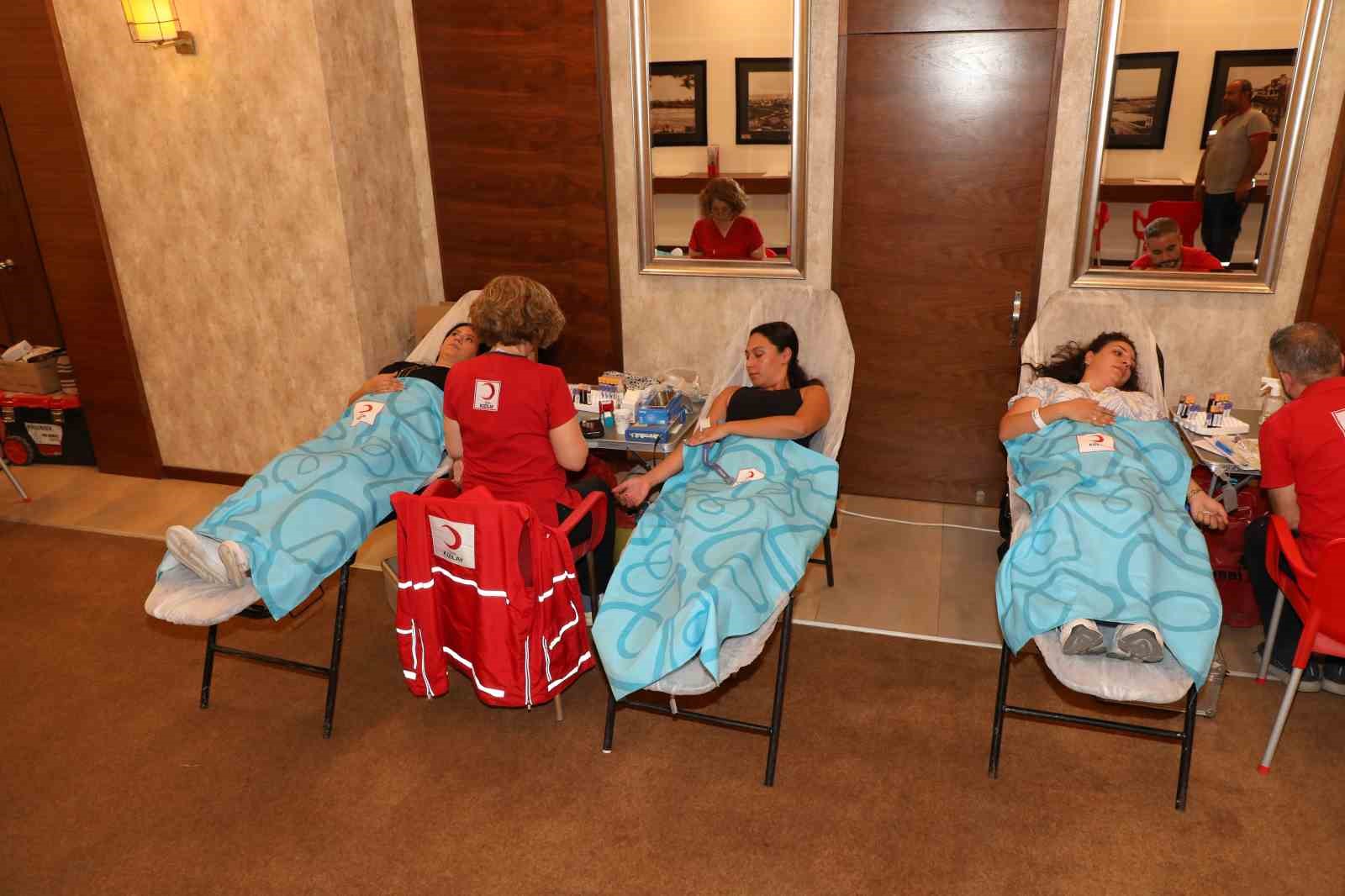 AOSB’de kan ve kök hücre bağışı kampanyasına yoğun ilgi