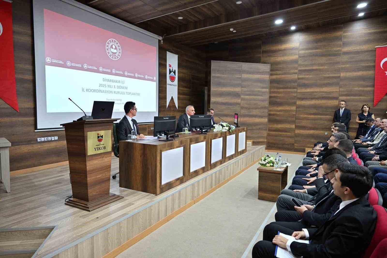 Diyarbakır’da 300 milyar liralık yatırım seferberliği
