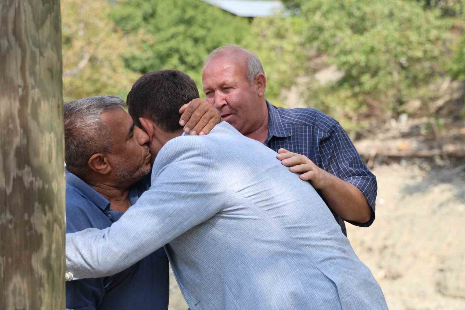 İstanbul’dan dönüp başkan oldu, köyleri modern sahalara kavuşturmaya başladı