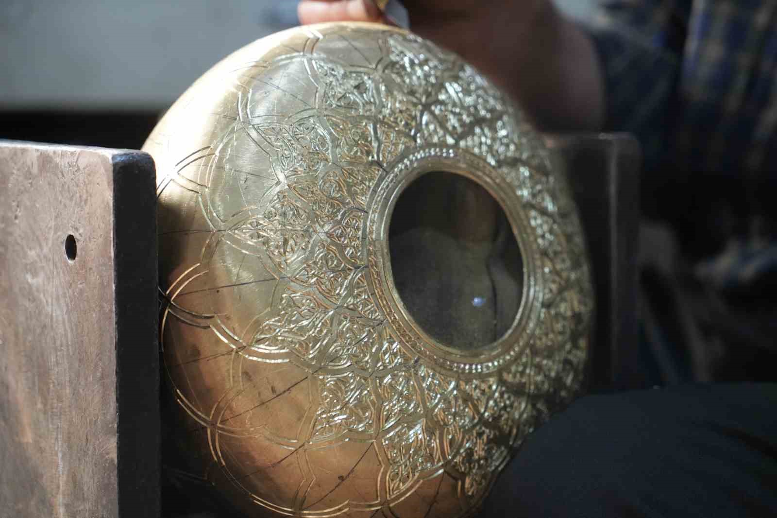 Gaziantep’te ilmek ilmek işlenen bakır ibrikler 100 bin TL’ye satılıyor
