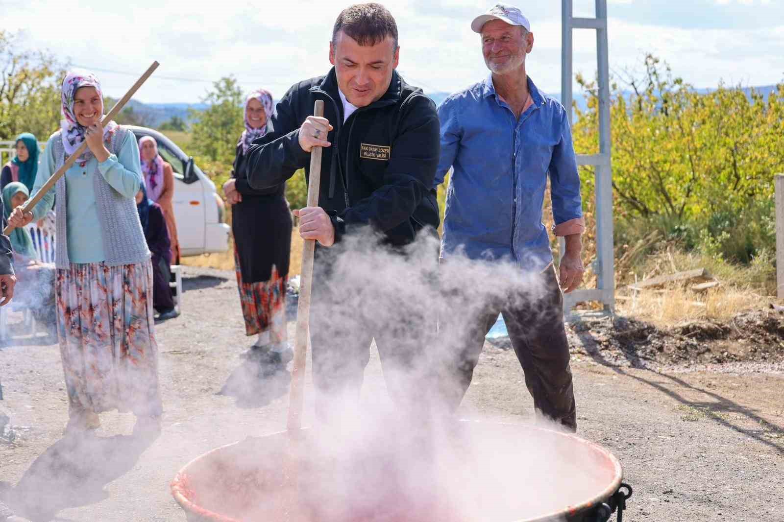 Bilecik’te 14 bin 400 dekar alanda sofralık, 2 bin 608 dekar alanda salçalık domates üretimi yapılıyor
