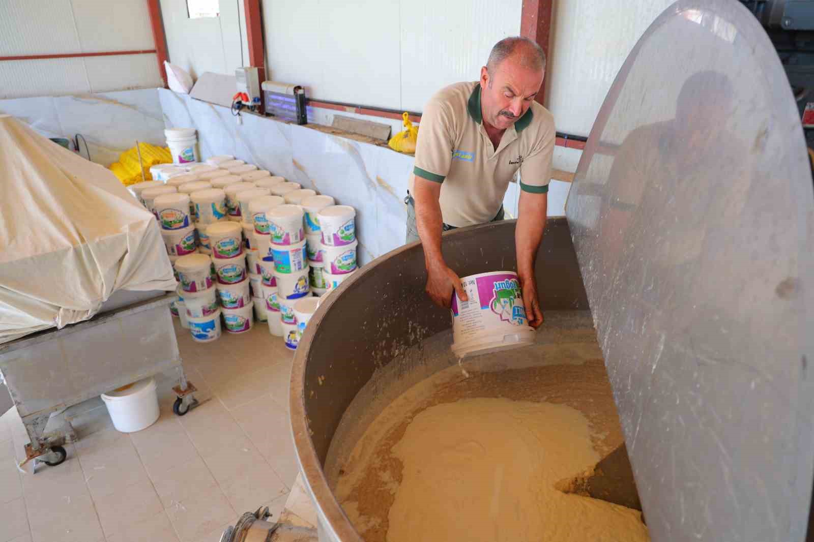 Tescilli Maraş tarhanasında sezon sona eriyor, son üretimler yapılıyor
