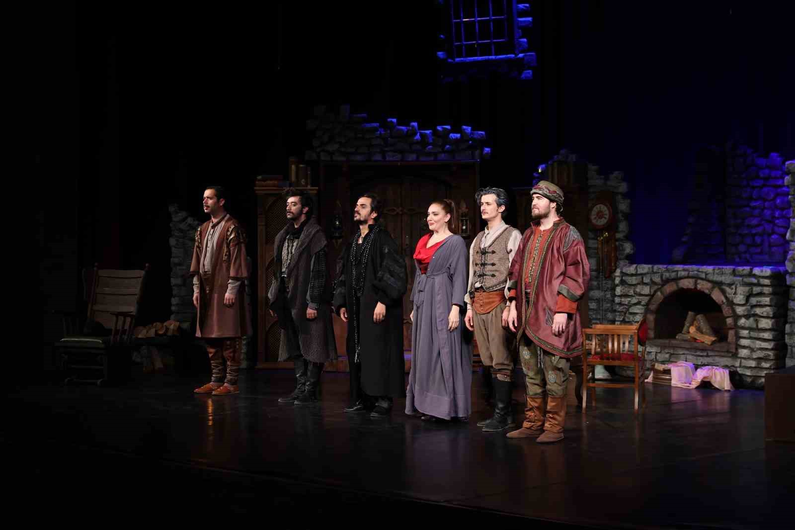 Büyükşehir Şehir Tiyatrosu’ndan unutulmaz prömiyer
