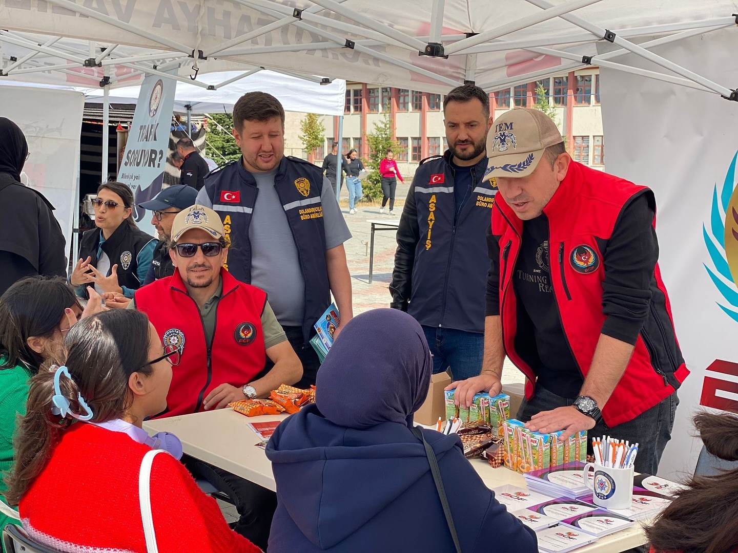 Kütahya Emniyetinden DPÜ’de, "Şehrimize Hoşgeldiniz, Bizimle Güvendesiniz" standı
